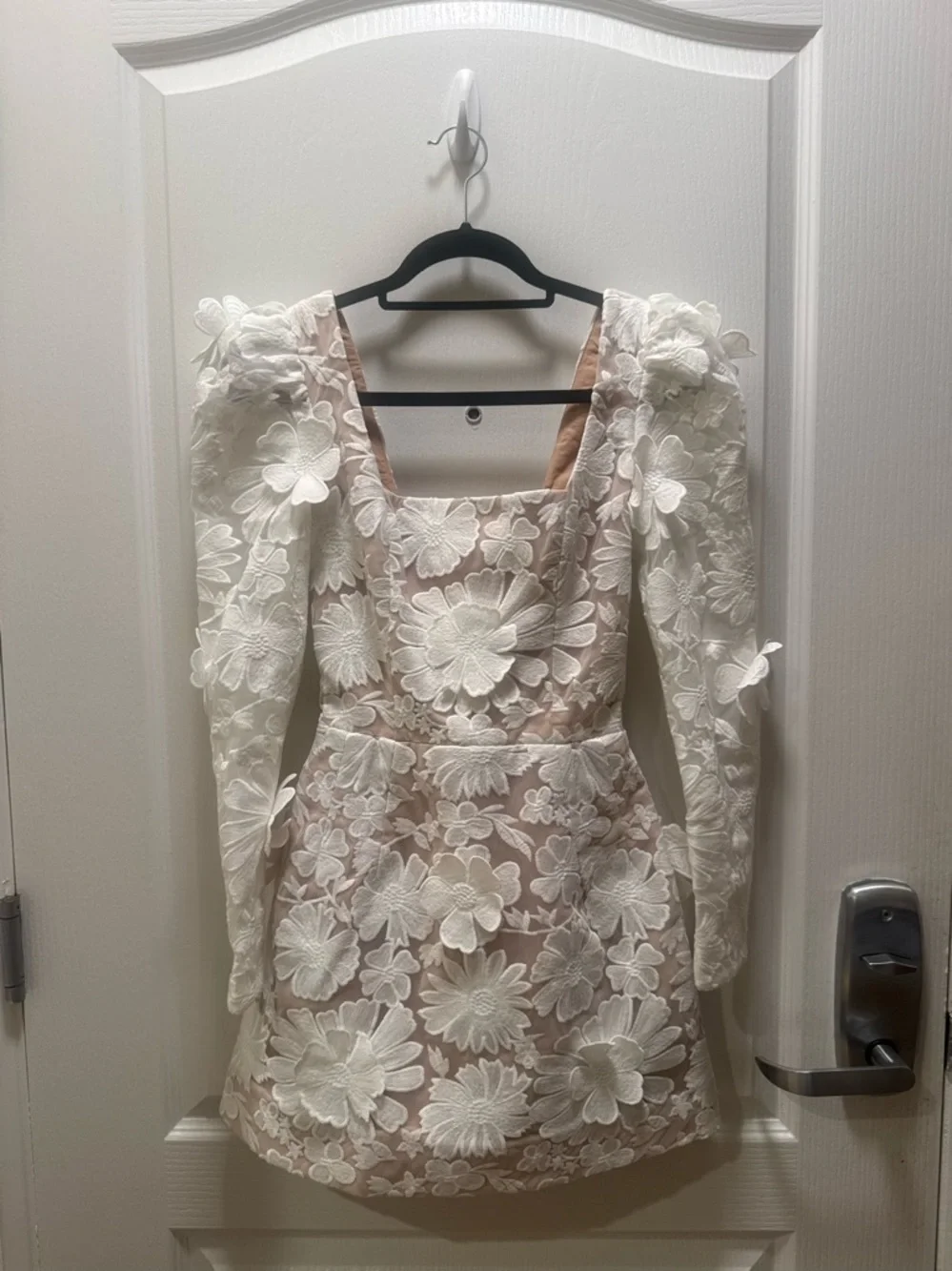 Helsi Ellen Long-Sleeve 3D Floral Mini Dress In White Size XS NWOT - Picture 4 of 7